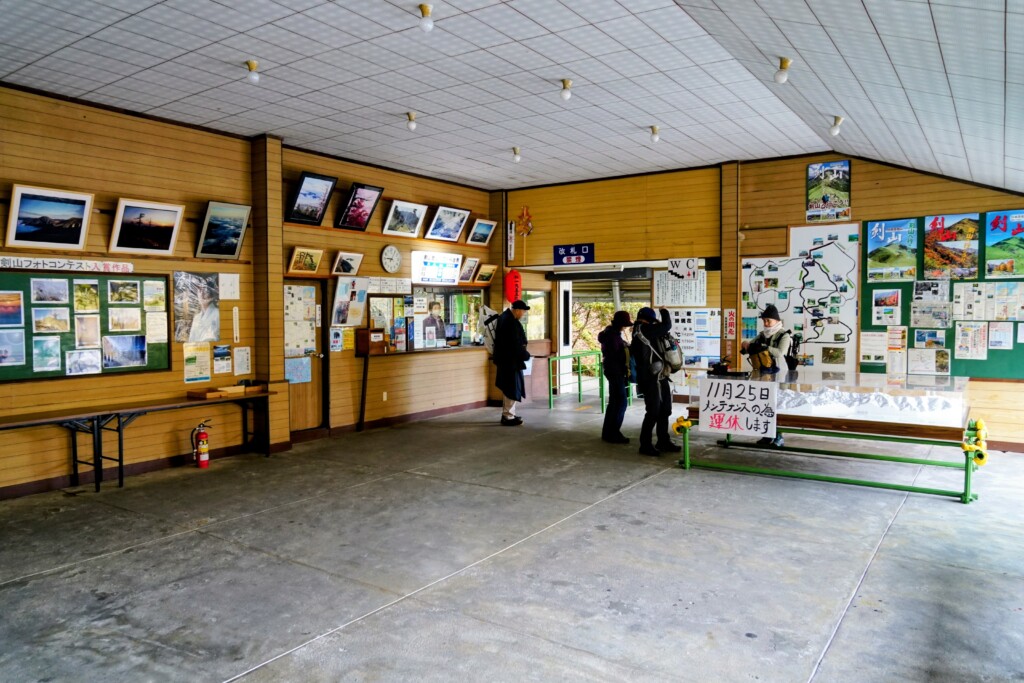 剣山 リフト券売り場の建物内
