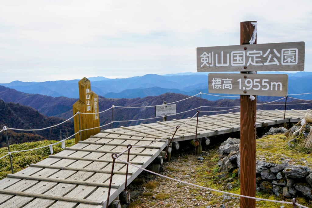 剣山 山頂道標