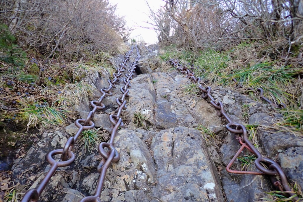 石鎚山　三の鎖を見上げる