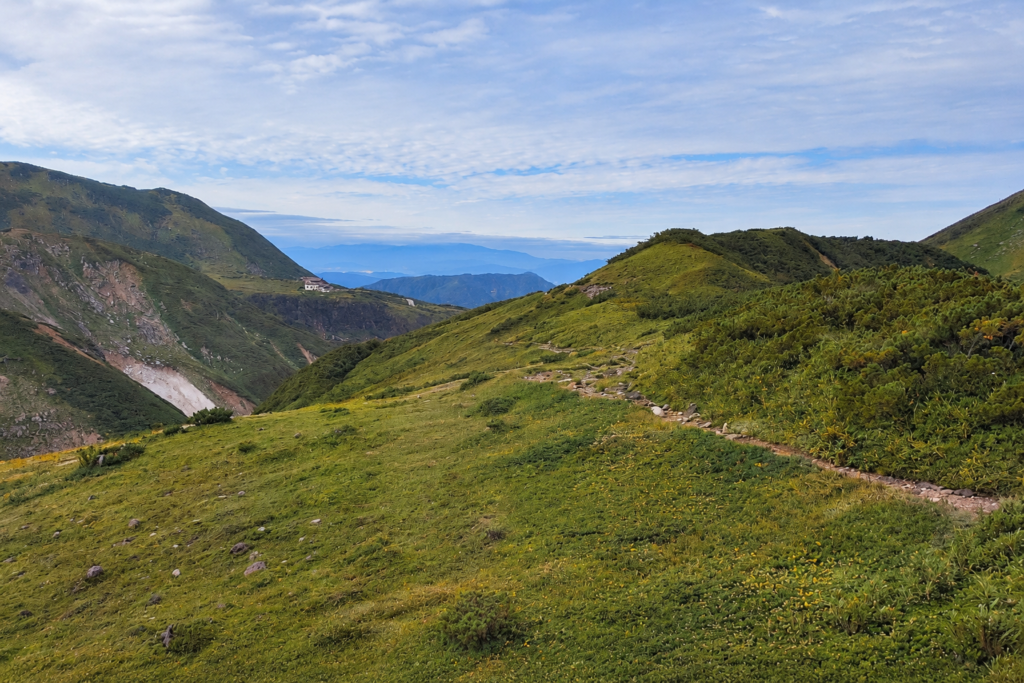 奥大日岳への稜線から望む富山方面の景色